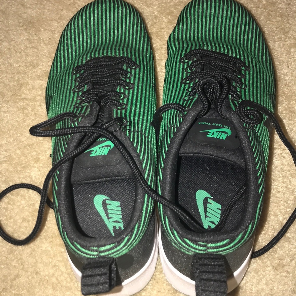 NIKE Tennis Shoes